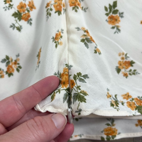 REFORMATION BETTIE FLORAL CAP SLEEVE TOP IN NICOLA - Picture 6 of 14